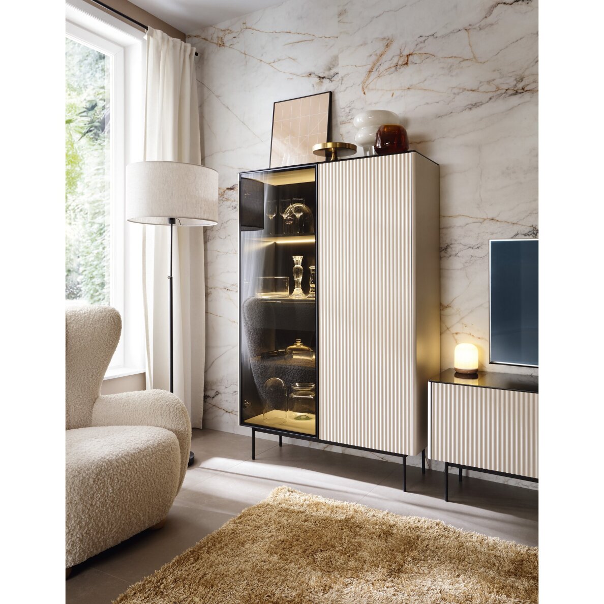 Aukšta vitrina vitrina Taro C 4