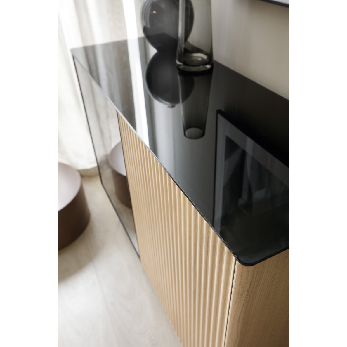 Aukšta vitrina vitrina Taro D 2 Aukšta vitrina vitrina Taro D 2