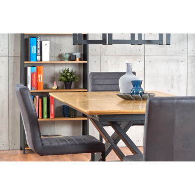 Stalas Chandler 1 Stalas Chandler 1